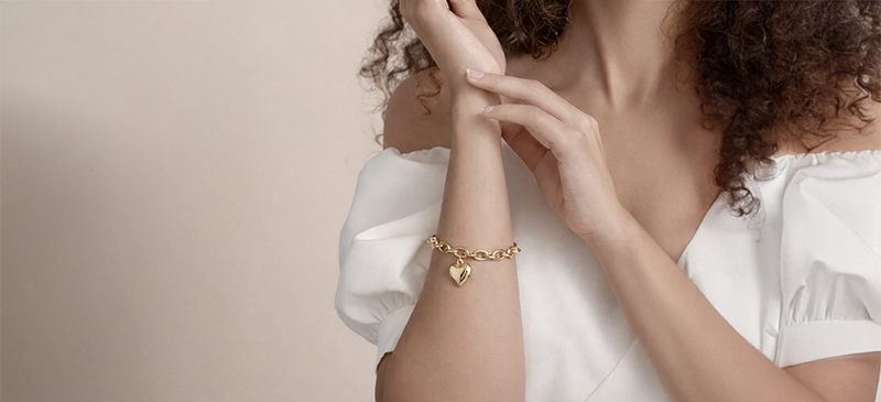 Armbänder mit Gravur – personalisierter Schmuck, den Sie bei uns online im Shop kaufen und bestellen können.