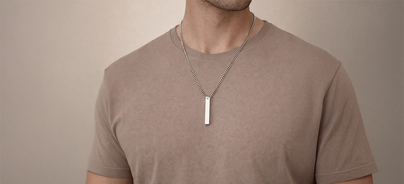 Säulenketten mit vertikalem Anhänger und Gravur – online bestellen, zeitloser Schmuck für jeden Anlass.