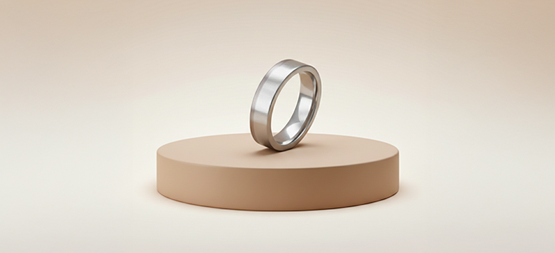 Titanringe mit Gravur – leichter, personalisierter Schmuck in hochwertiger Qualität, online im Shop kaufen.